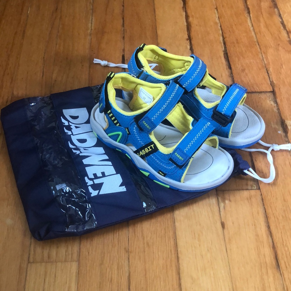 NWOT. Rabbit sandals.